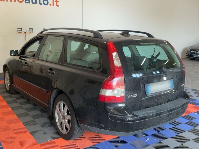 Volvo V50 2.0 D Summum — zdjęcie 3