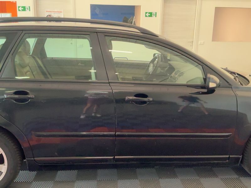 Volvo V50 2.0 D Summum — zdjęcie 7