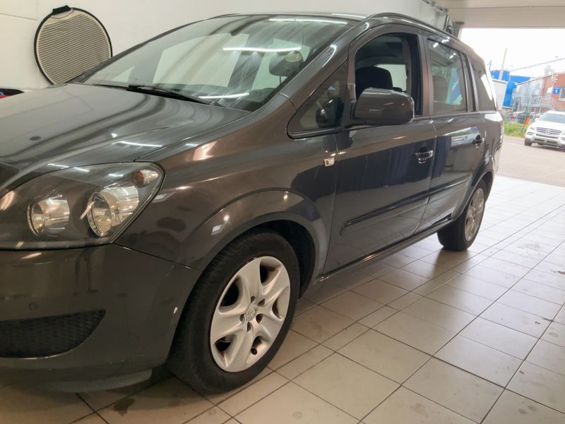 Opel Zafira 1.8 Family — zdjęcie 2