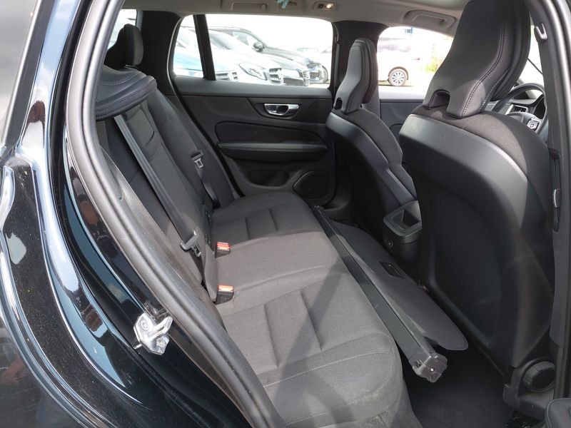 Volvo V60 2.0 B4 Mild-Hybrid Momentum Pro — zdjęcie 14