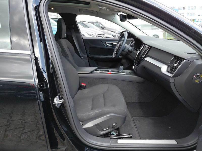 Volvo V60 2.0 B4 Mild-Hybrid Momentum Pro — zdjęcie 10