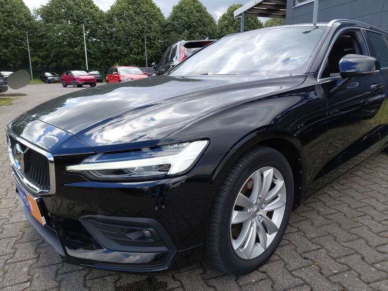 Volvo V60 2.0 B4 Mild-Hybrid Momentum Pro — zdjęcie 2
