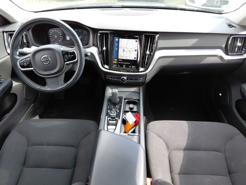 Volvo V60 2.0 B4 Mild-Hybrid Momentum Pro — zdjęcie 11