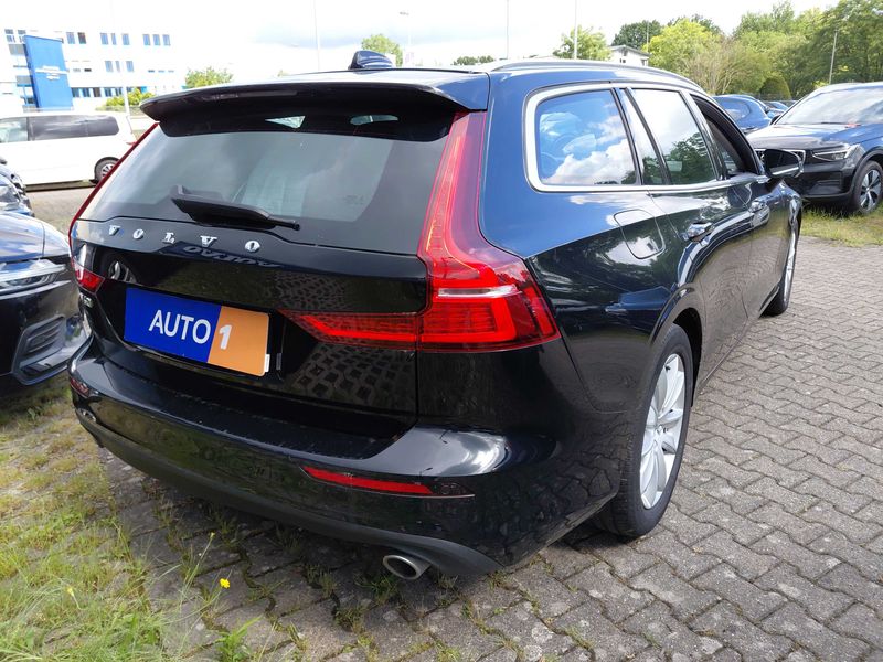 Volvo V60 2.0 B4 Mild-Hybrid Momentum Pro — zdjęcie 5