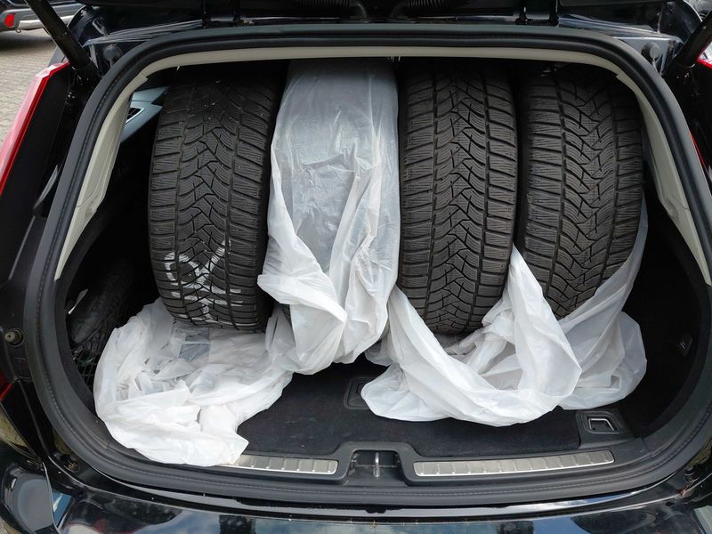 Volvo V60 2.0 B4 Mild-Hybrid Momentum Pro — zdjęcie 9