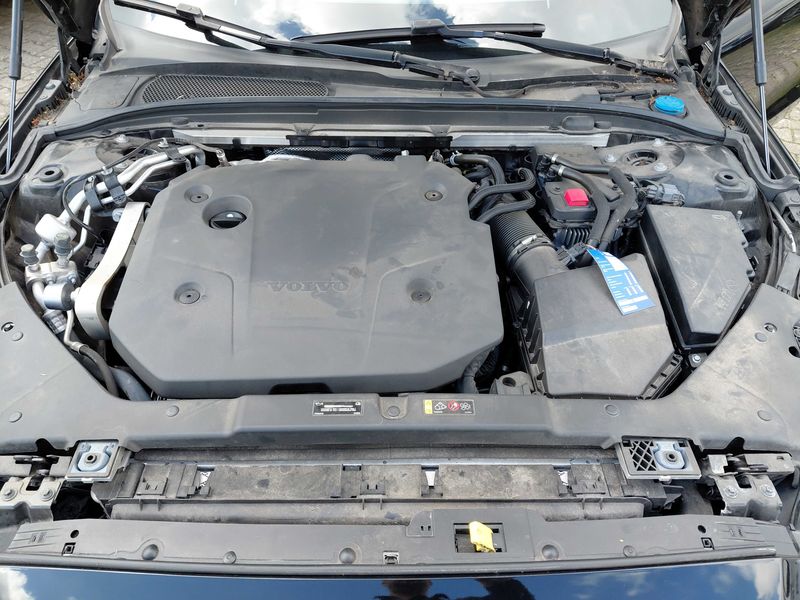 Volvo V60 2.0 B4 Mild-Hybrid Momentum Pro — zdjęcie 8