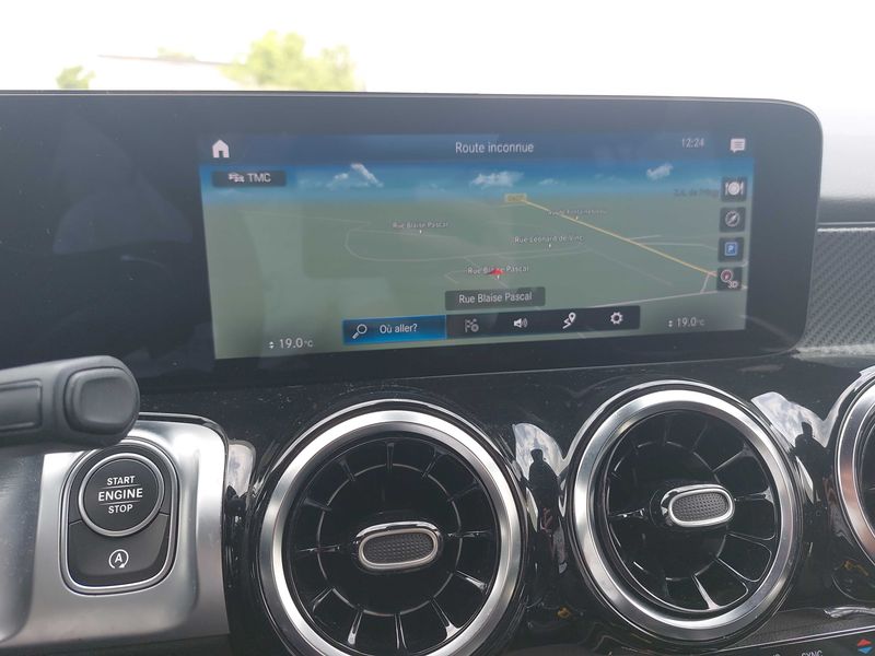 Mercedes-Benz GLB-Klasse GLB 200 d AMG Line — zdjęcie 13