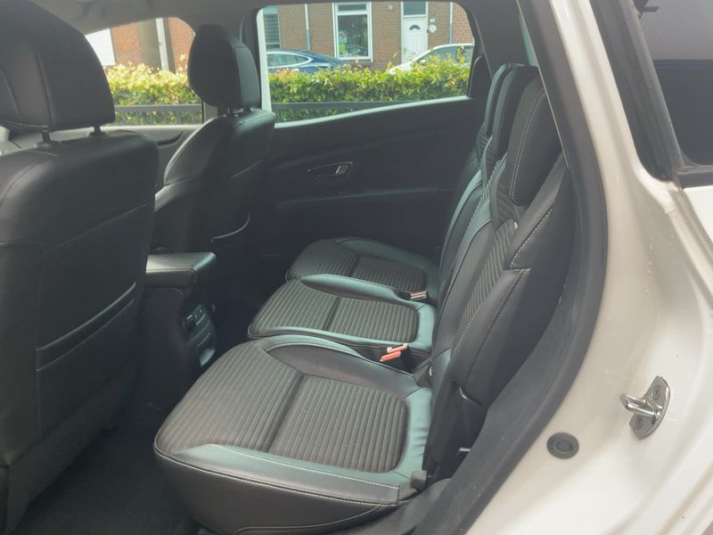 Renault Grand Scenic 1.3 TCe Energy Intens — zdjęcie 14