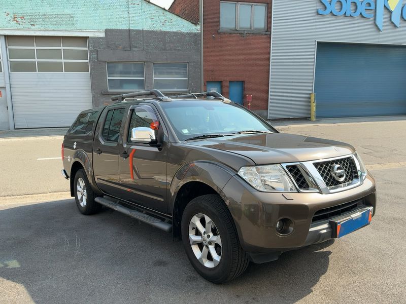 Nissan Navara Pick-up 2.5 dCi Double Cab LE 4x4 — zdjęcie 8