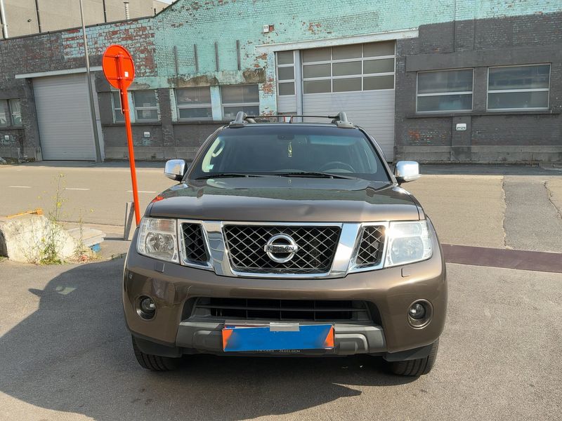 Nissan Navara Pick-up 2.5 dCi Double Cab LE 4x4 — zdjęcie 9