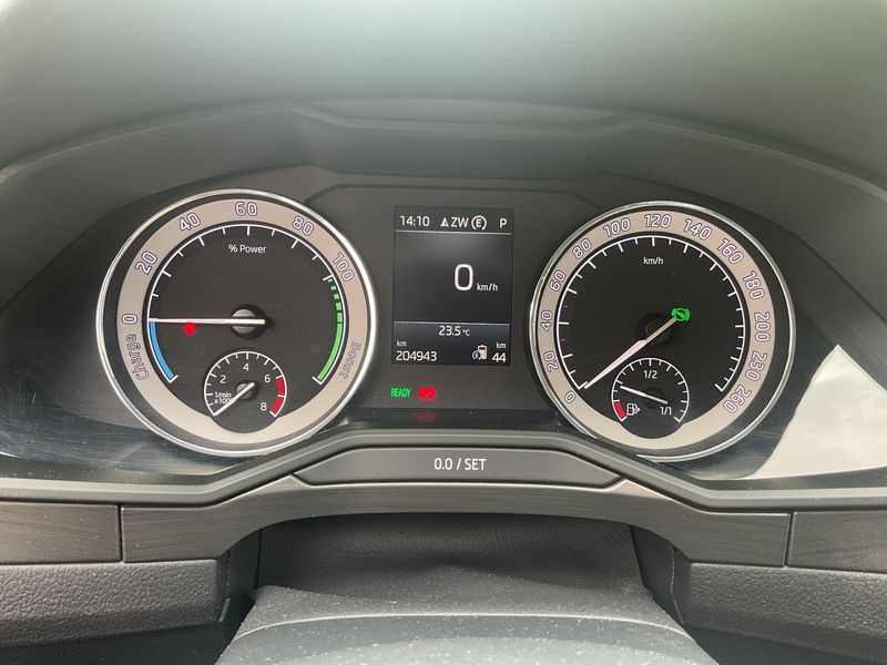 Skoda Superb 1.4 Plug-in Hybrid Ambition iV — zdjęcie 13