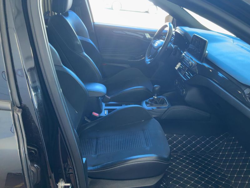 Ford Focus 2.3 EcoBoost ST — zdjęcie 11