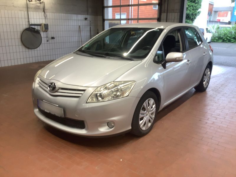 Toyota Auris 1.6 Life+ 2010 – снимка 1