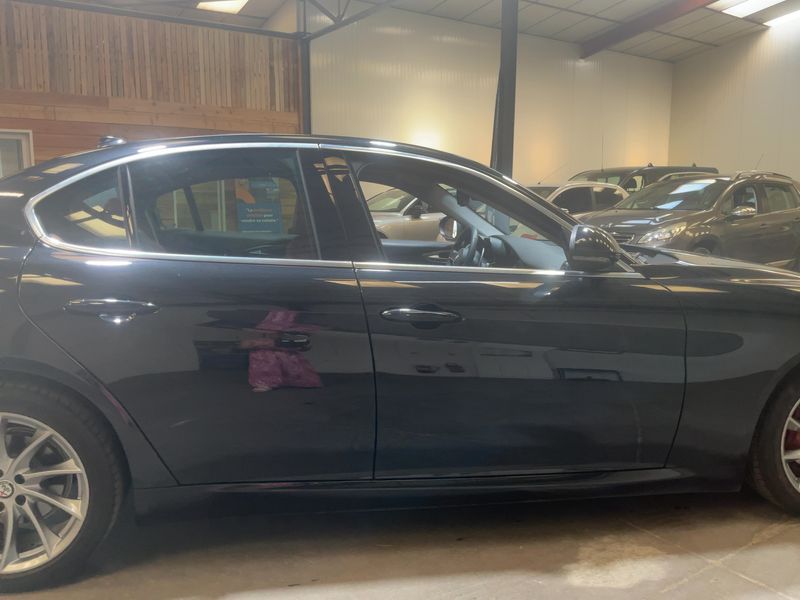 Alfa Romeo Giulia 2.2 JTDM Super — zdjęcie 7
