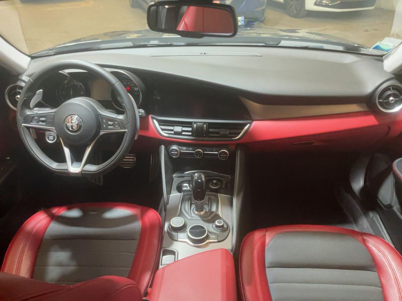 Alfa Romeo Giulia 2.2 JTDM Super — zdjęcie 12