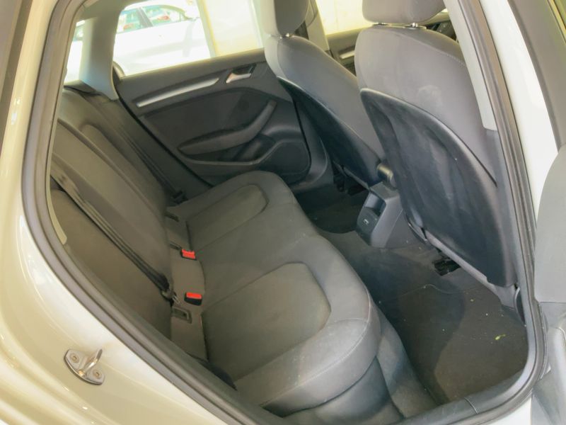 Audi A3 Sportback 2.0 TDI — zdjęcie 14