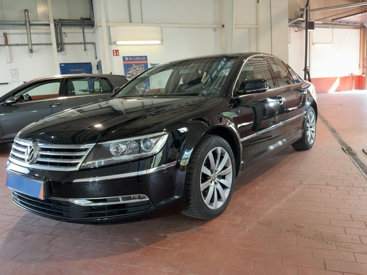 Volkswagen Phaeton 2012 — photo 1
