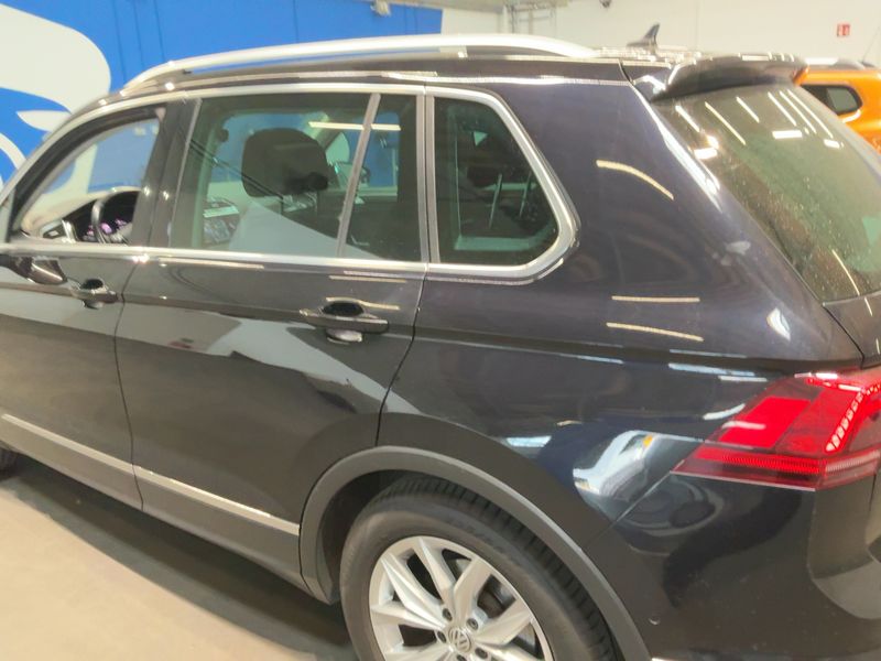 Volkswagen Tiguan 2.0 TDI Highline BlueMotion Tech — zdjęcie 3