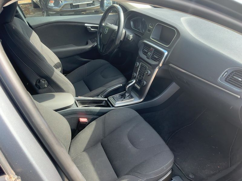 Volvo V40 2.0 D2 You! — zdjęcie 11