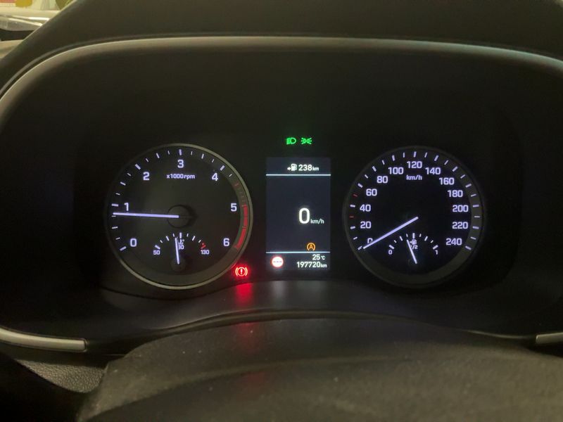 Hyundai Tucson 1.6 CRDi Business 2WD — zdjęcie 13
