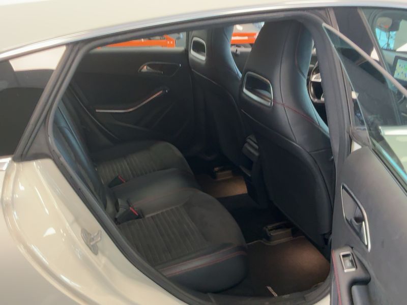 Mercedes-Benz CLA-Klasse CLA 200 d Shooting Brake Premium — zdjęcie 14
