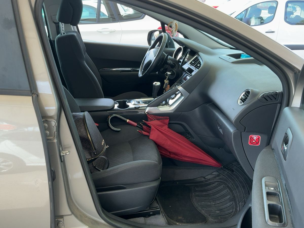 Peugeot 3008 2013 — photo 17