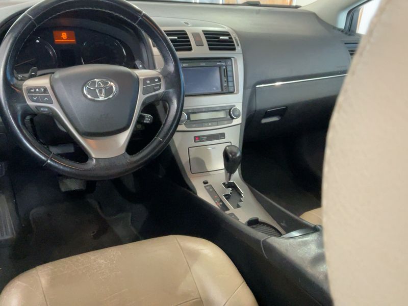 Toyota Avensis 2.0 Executive 2012 – снимка 18
