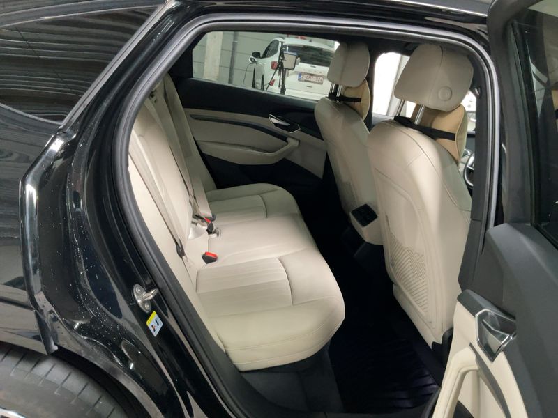 Audi e-tron Sportback 55 quattro S line — zdjęcie 14