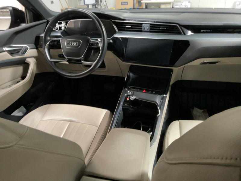 Audi e-tron Sportback 55 quattro S line — zdjęcie 12