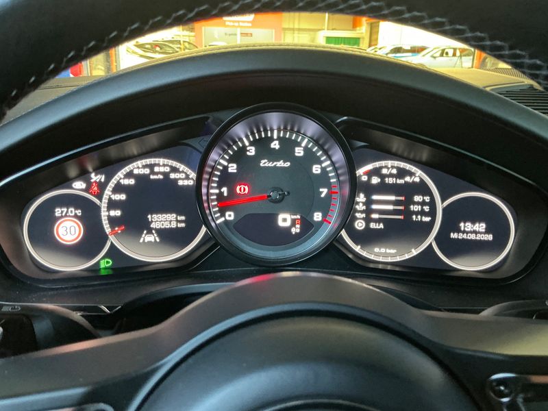 Porsche Cayenne Turbo — zdjęcie 13