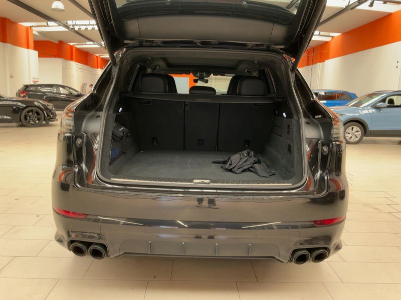 Porsche Cayenne Turbo — zdjęcie 10
