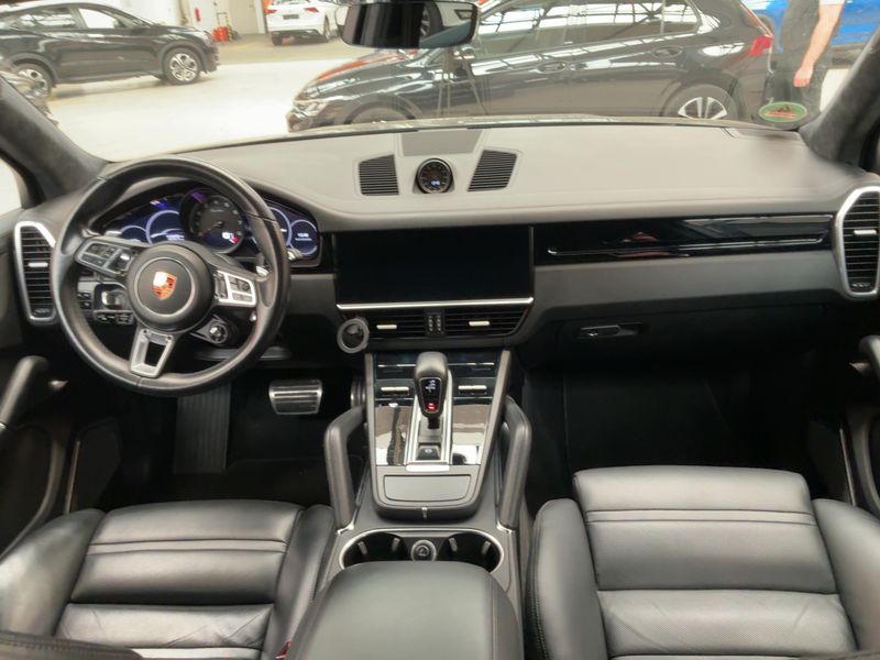 Porsche Cayenne Turbo — zdjęcie 12