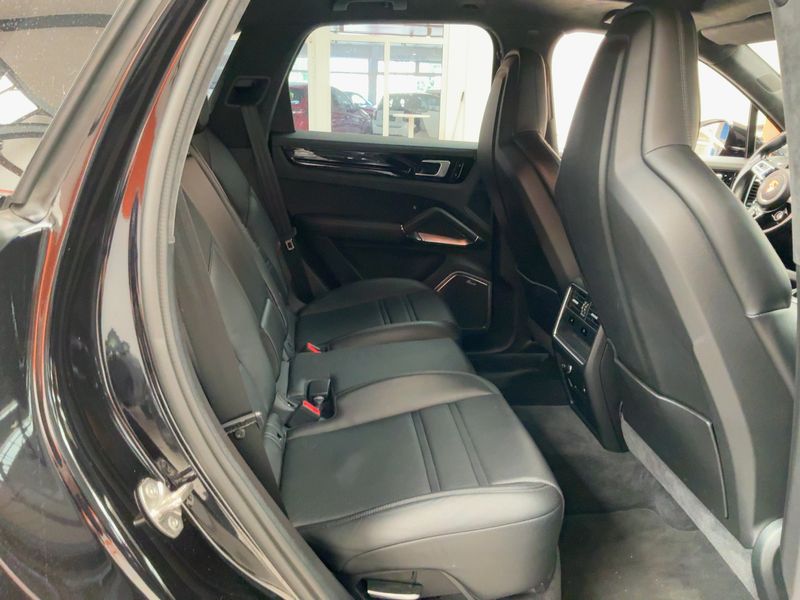 Porsche Cayenne Turbo — zdjęcie 14