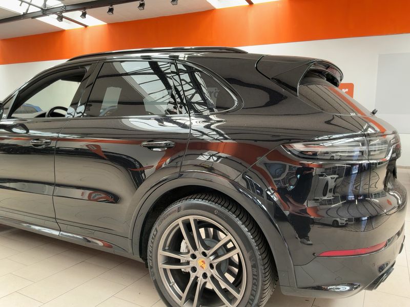 Porsche Cayenne Turbo — zdjęcie 3