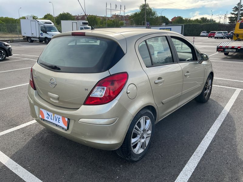 Opel Corsa 1.4 Cosmo — zdjęcie 2