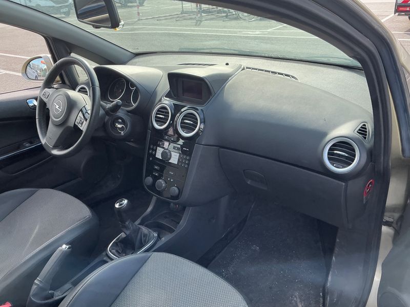 Opel Corsa 1.4 Cosmo — zdjęcie 3