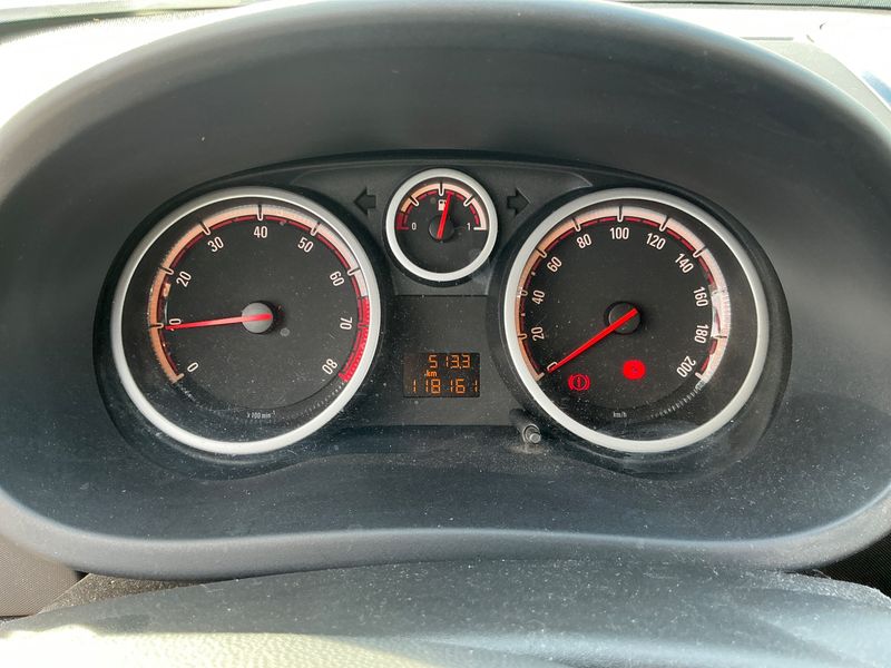 Opel Corsa 1.4 Cosmo — zdjęcie 4