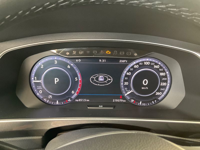 Volkswagen Tiguan 2.0 TDI Executive 4Motion BlueMotion Tech — zdjęcie 13