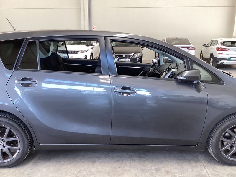 Toyota Verso 1.8 Advance — zdjęcie 7