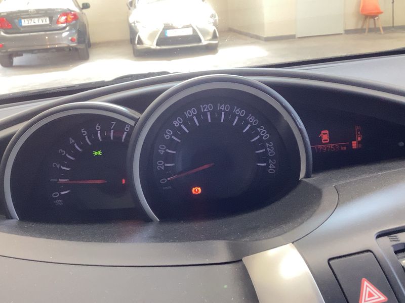 Toyota Verso 1.8 Advance — zdjęcie 13