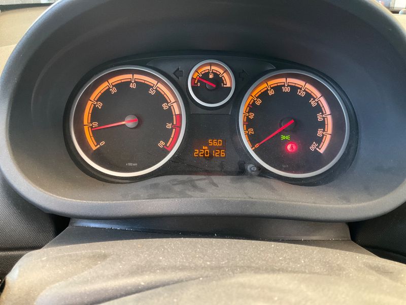 Opel Corsa 1.4 Color Edition 2010 – снимка 4