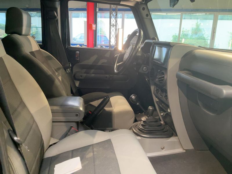 Jeep Wrangler Unlimited 2.8 CRD Sport — zdjęcie 11