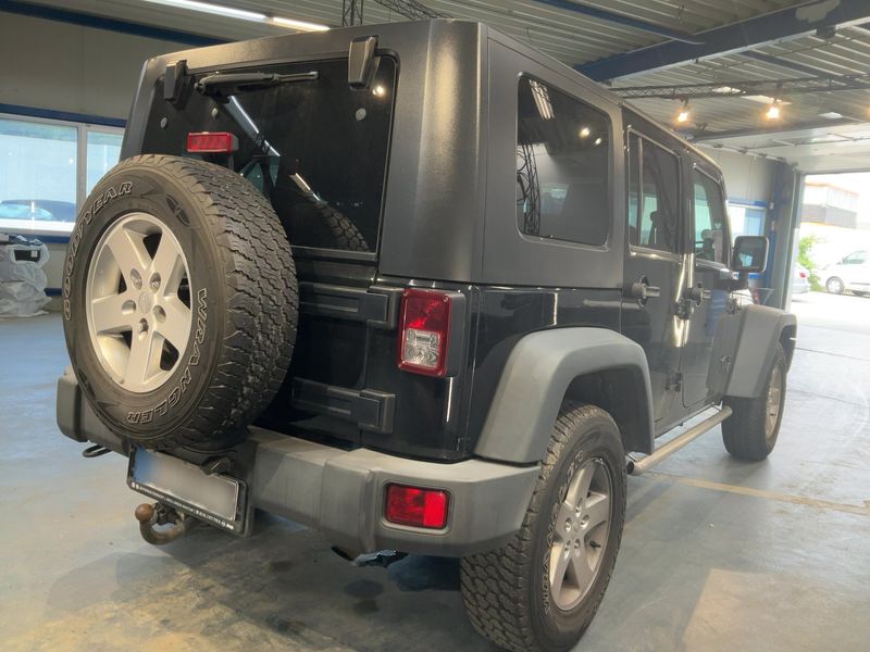 Jeep Wrangler Unlimited 2.8 CRD Sport — zdjęcie 6