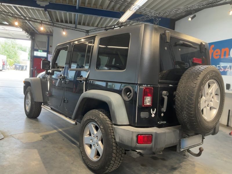 Jeep Wrangler Unlimited 2.8 CRD Sport — zdjęcie 3