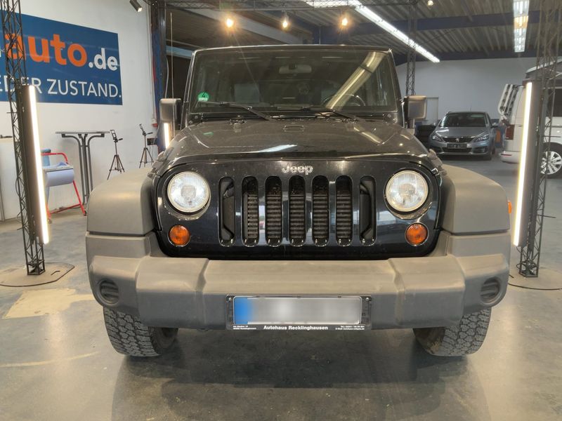 Jeep Wrangler Unlimited 2.8 CRD Sport — zdjęcie 9