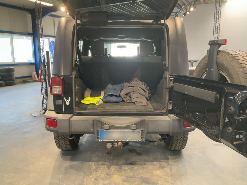 Jeep Wrangler Unlimited 2.8 CRD Sport — zdjęcie 10