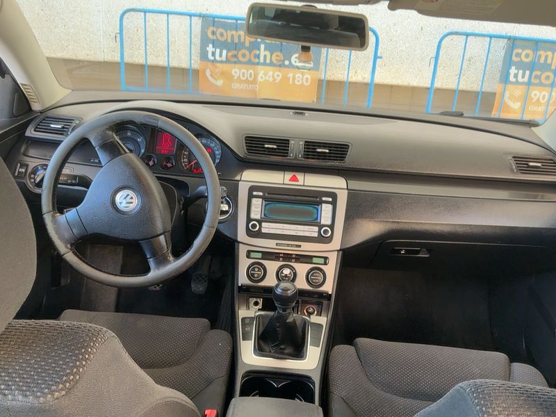 Volkswagen Passat 2.0 TDI Advance — zdjęcie 12