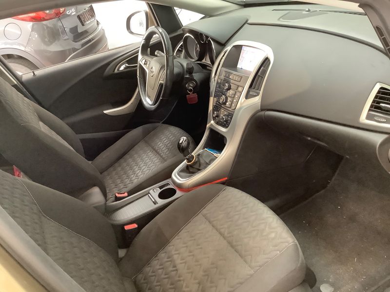 Opel Astra 2.0 CDTI Active 2013 – снимка 3