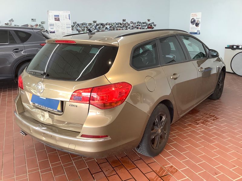 Opel Astra 2.0 CDTI Active 2013 – снимка 2