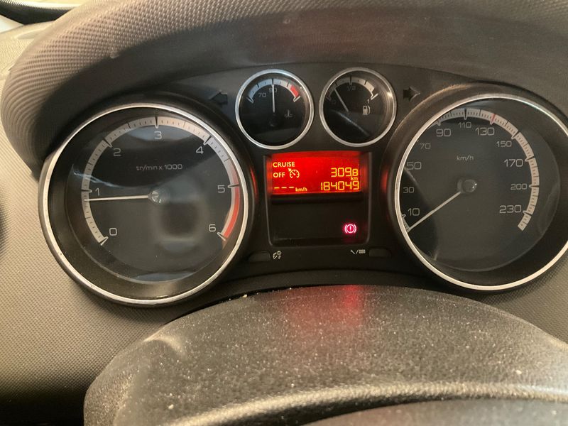 Peugeot 308 1.6 HDi Active 2011 – снимка 4